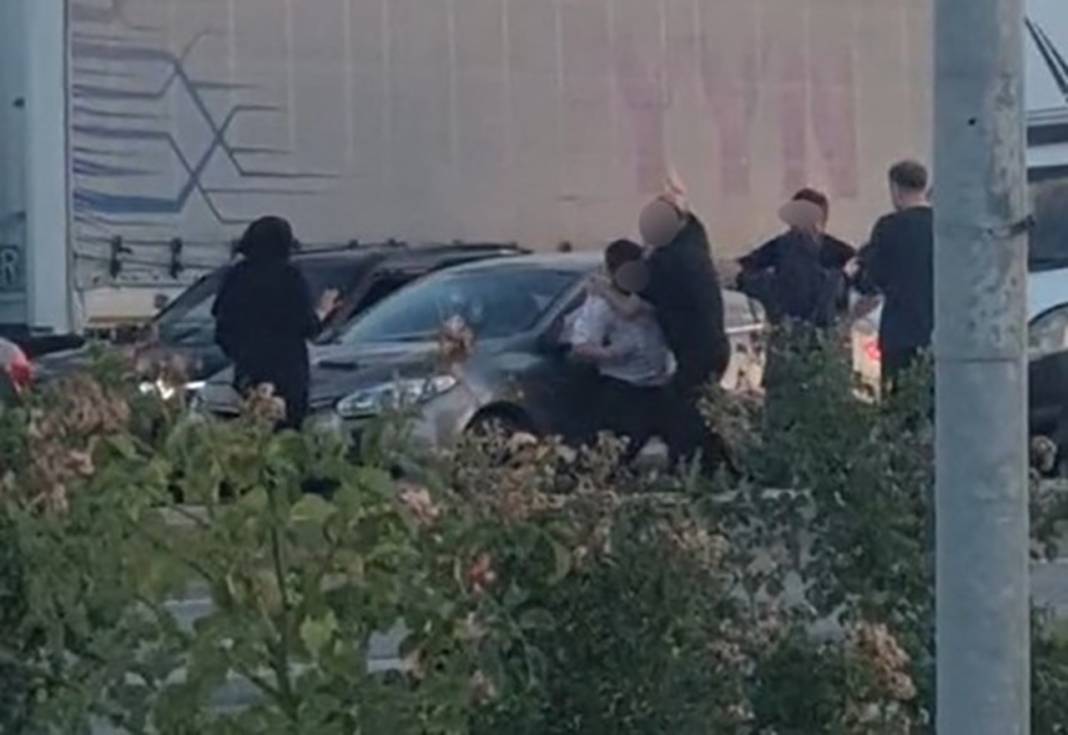 Konya'da trafikte kavga! Yumruklar havada uçuştu 1